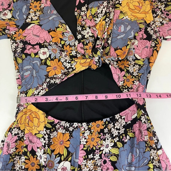 NEW Wayf Dress Womens Small Rosalind Cheetah Print Tie Front Floral Multi NWOT - Picture 7 of 9